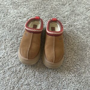 UGG Tazz chesnut size US 6